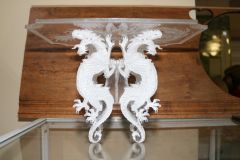 Журнальный столик из акрила