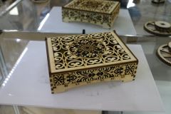 Шкатулка сувенирная резная