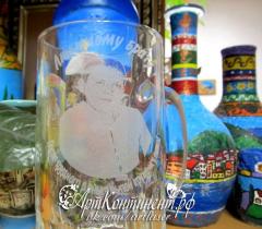 Гравировка фото на стеклянной кружке