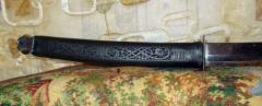 Гравировка кожаной обмотки рукояти японского меча